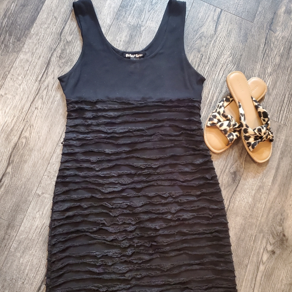 Black dress fits mid thigh